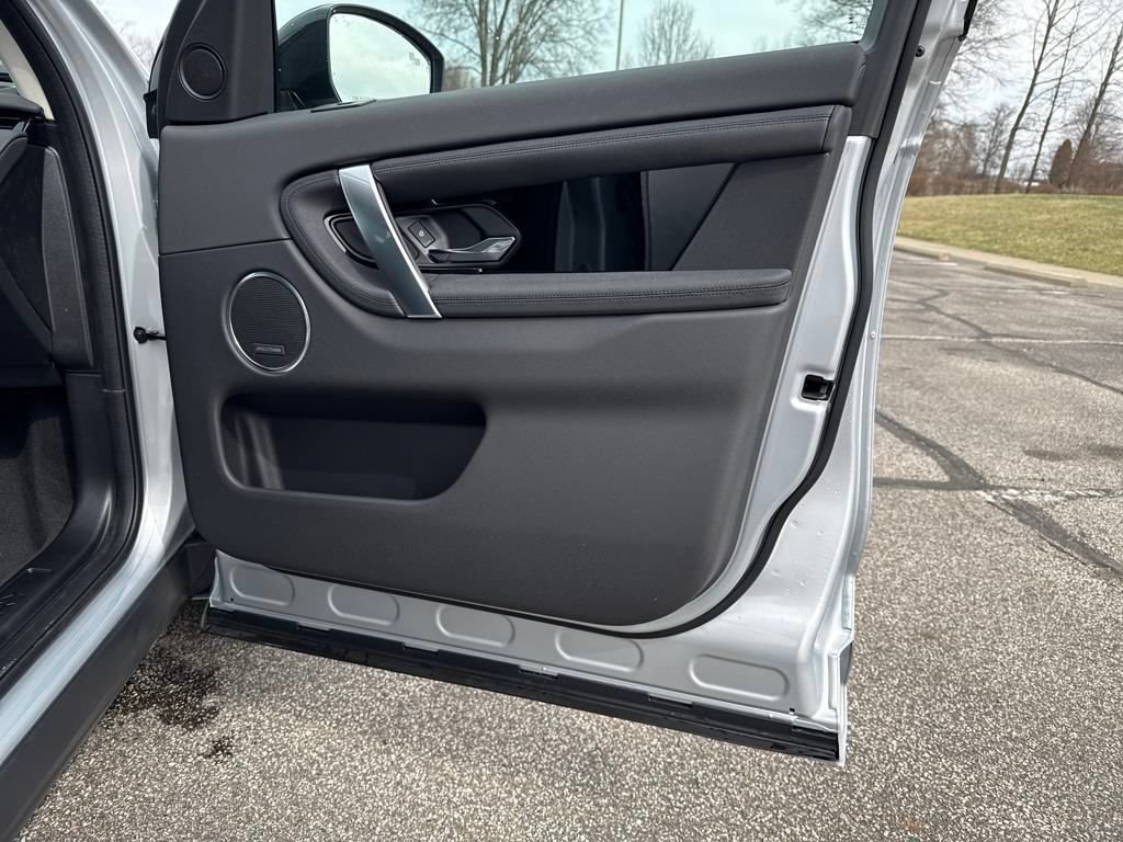 Certified 2025 Land Rover Discovery Sport S AWD/4WD image 17