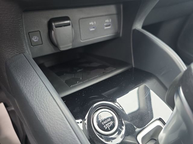 Certified 2025 Nissan Versa SR w/ Trunk Package FWD image 31