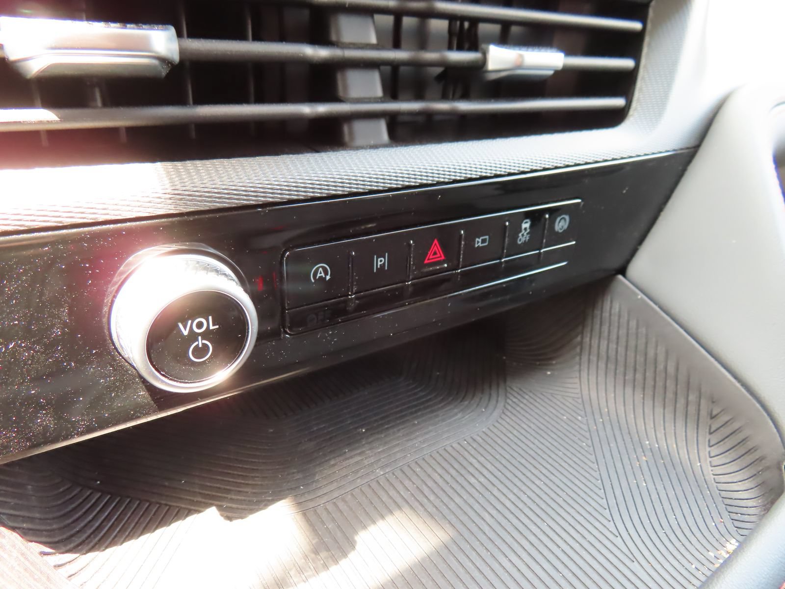 Certified 2025 Ford Explorer Active AWD/4WD image 29