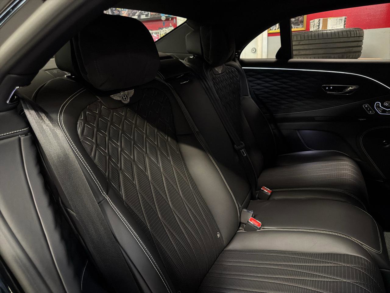 Used 2022 Bentley Flying Spur V8 image 27