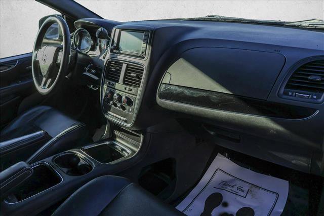 Used 2018 Dodge Grand Caravan SXT w/ Blacktop Package image 28