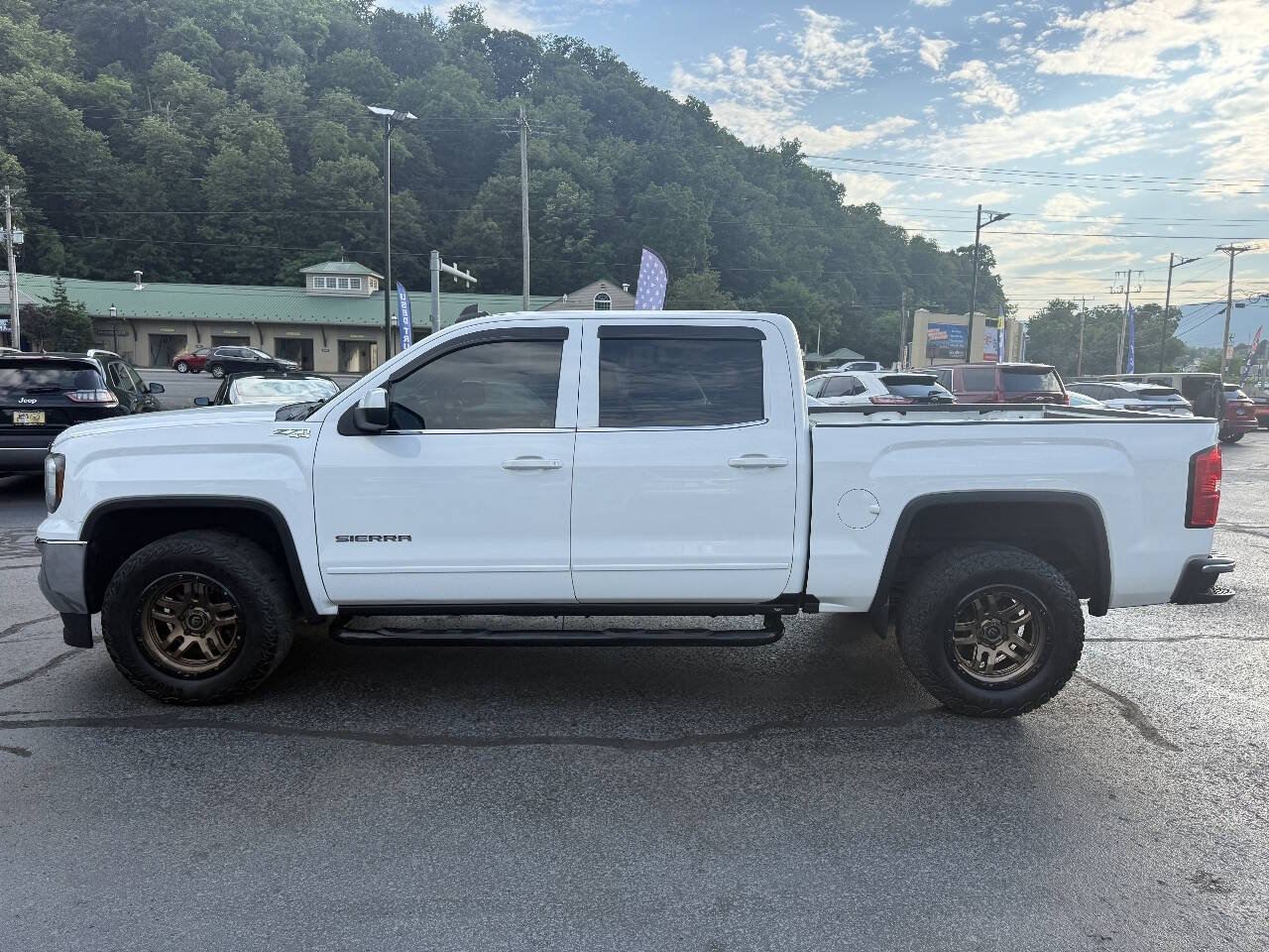 Used 2016 GMC Sierra 1500 SLE w/ SLE Value Package AWD/4WD image 7