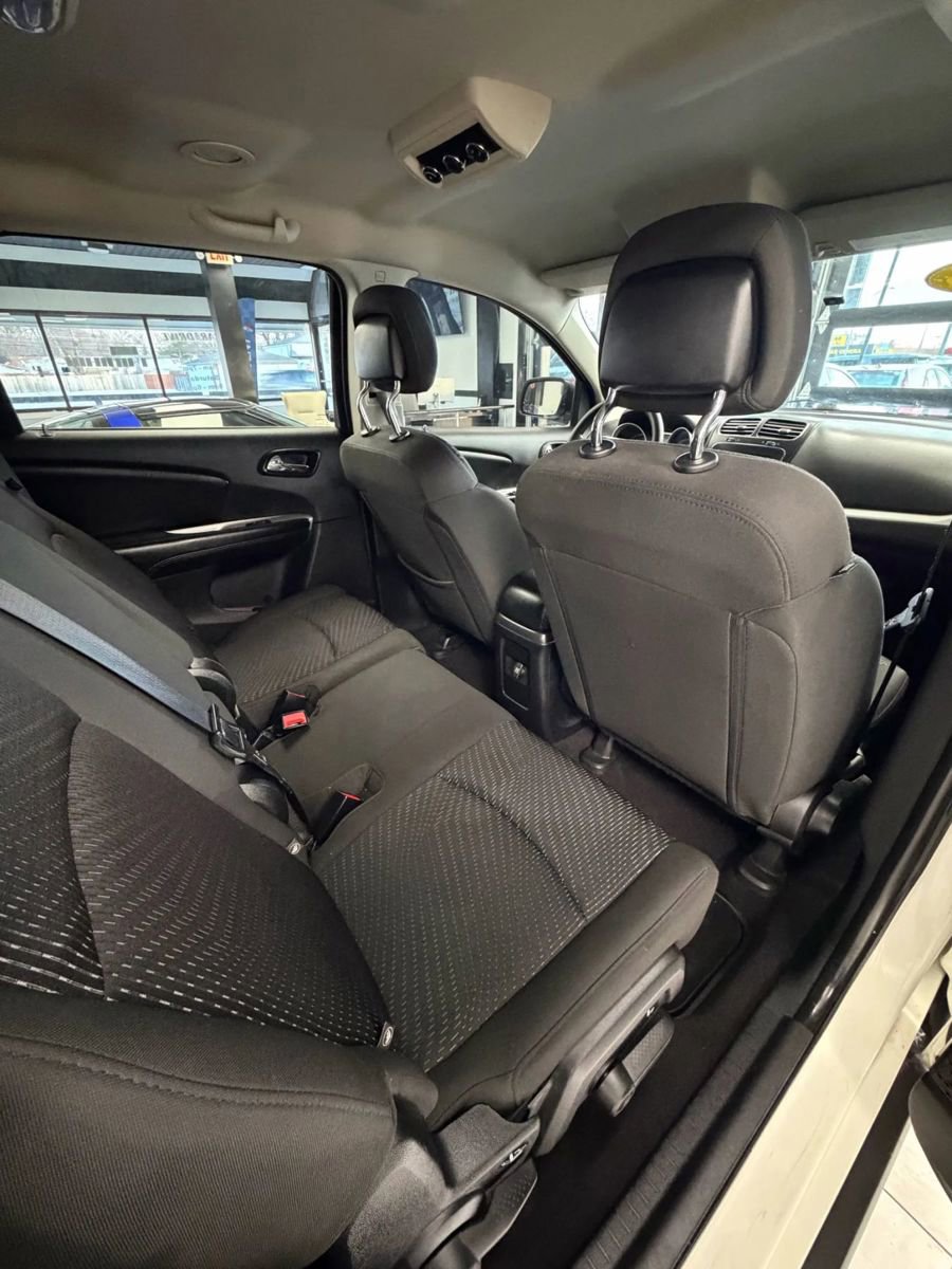 Used 2018 Dodge Journey SXT w/ Blacktop Package image 16