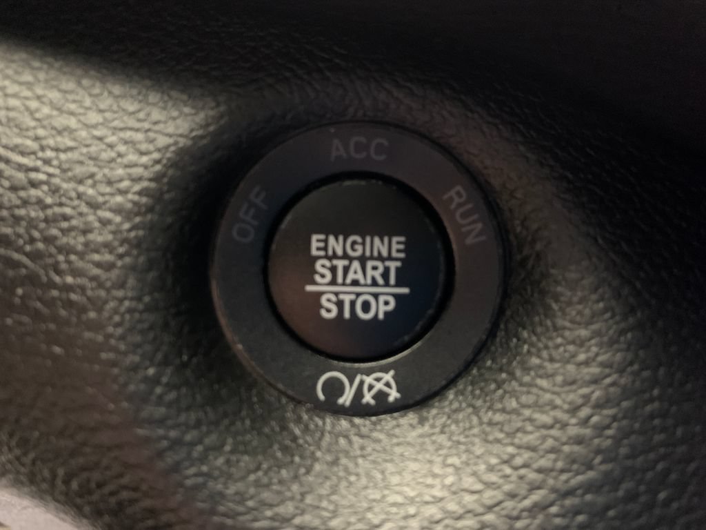 Used 2019 Jeep Cherokee Limited AWD/4WD image 25