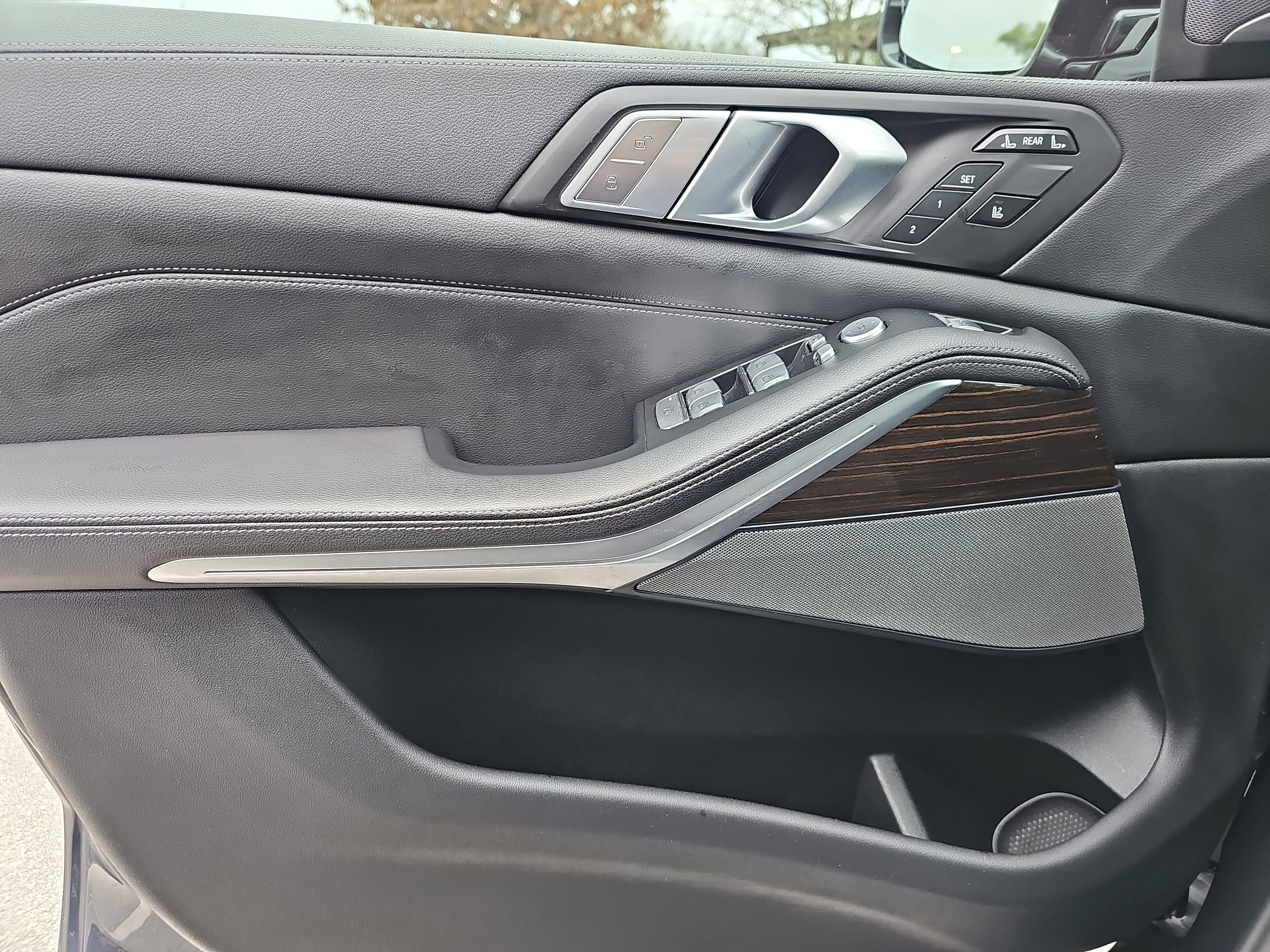 Used 2020 BMW X7 xDrive40i w/ Cold Weather Package image 29