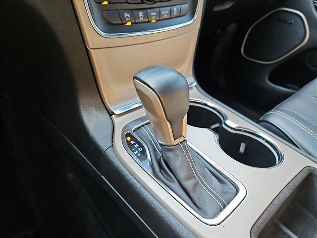 Used 2017 Jeep Grand Cherokee Overland RWD image 12