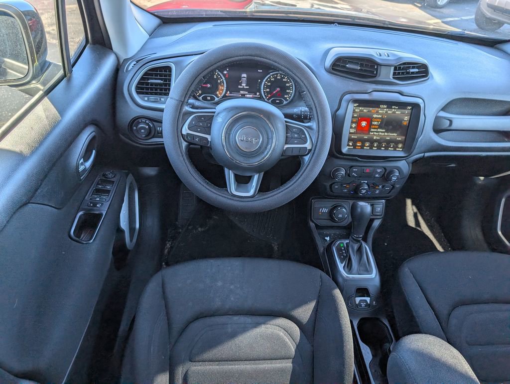 Used 2018 Jeep Renegade Latitude w/ UConnect 8.4 Nav Group image 9