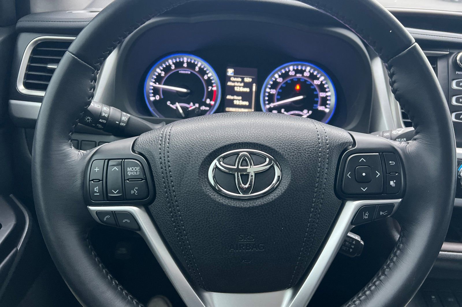 Used 2018 Toyota Highlander XLE FWD image 25
