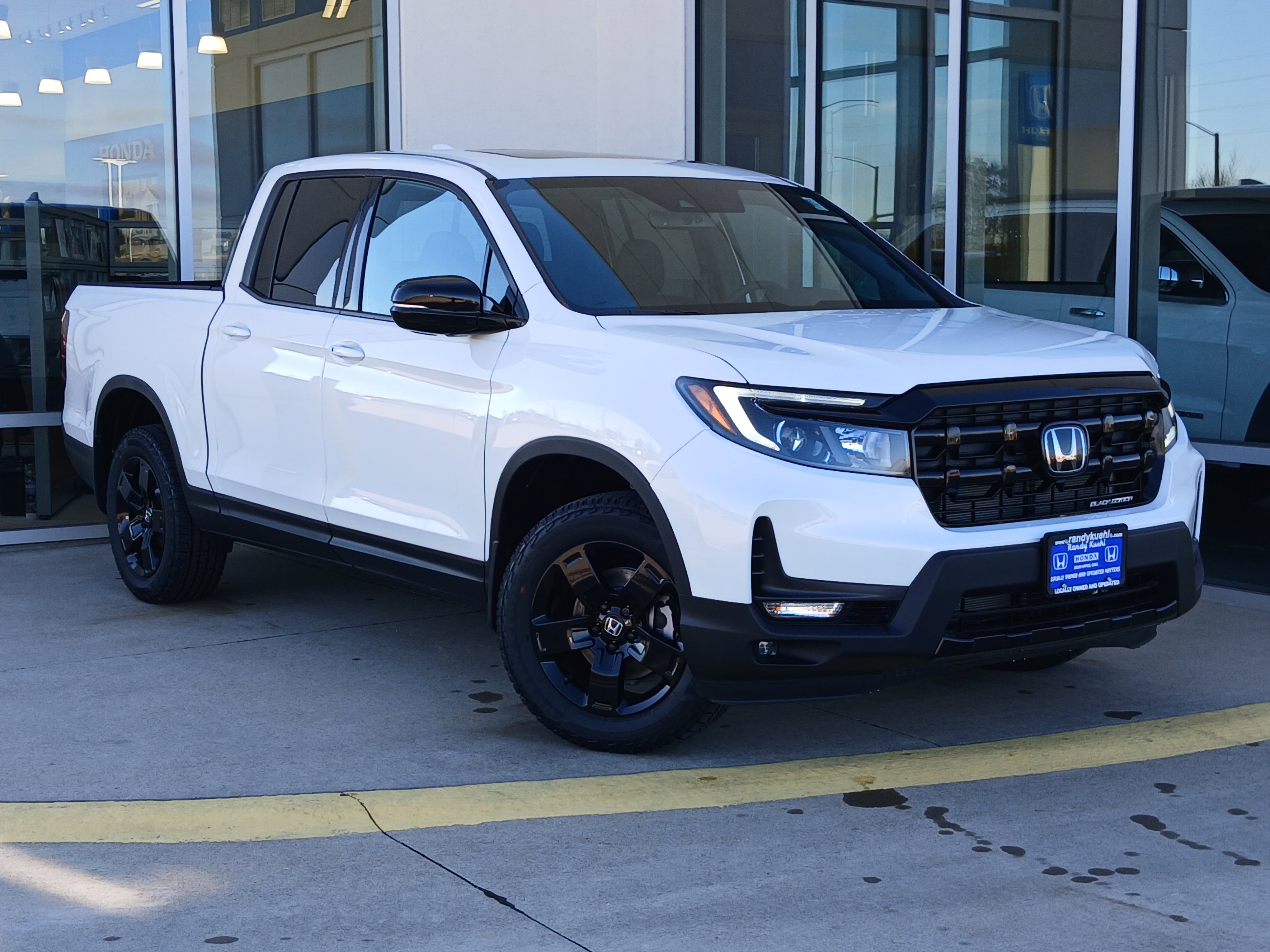 New 2026 Honda Ridgeline Black Edition image 2