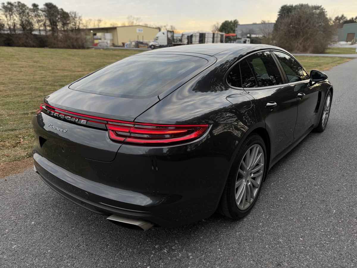 Used 2018 Porsche Panamera 4 image 7