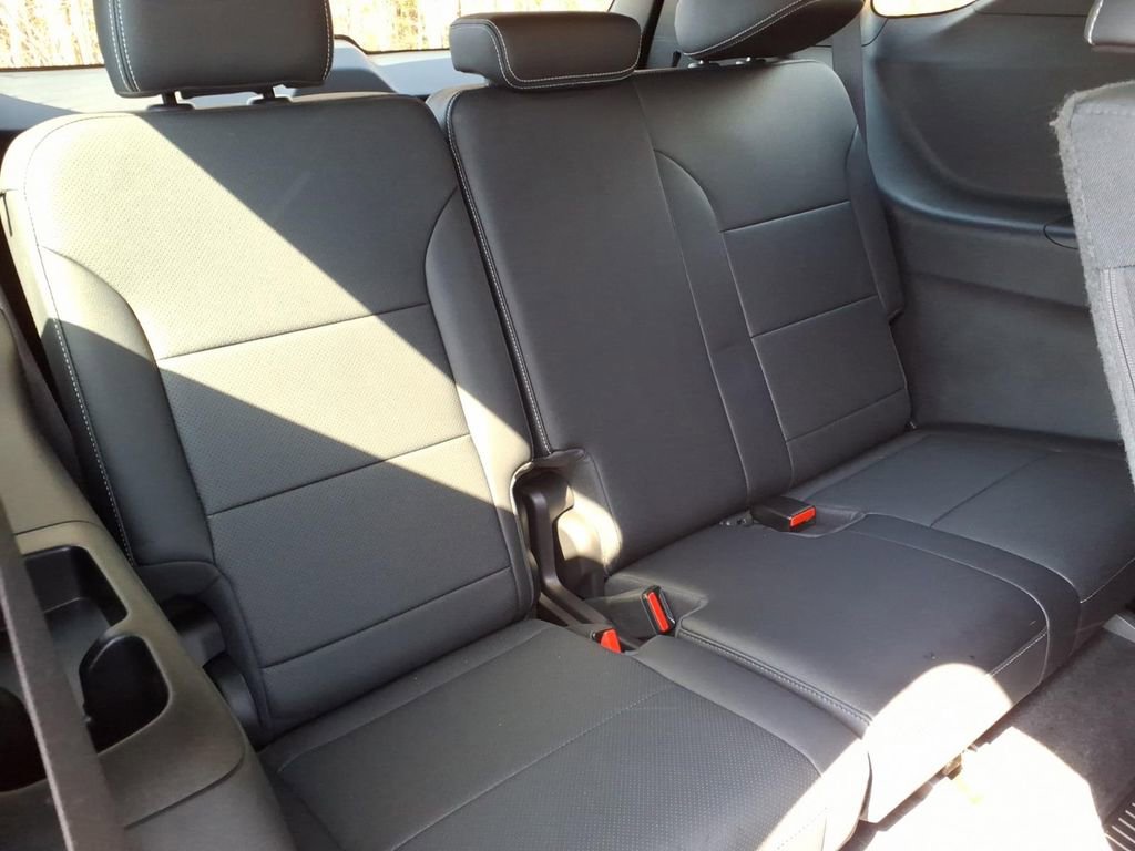 Used 2025 Chevrolet Traverse LT w/ Enhanced Driving Package AWD/4WD image 11