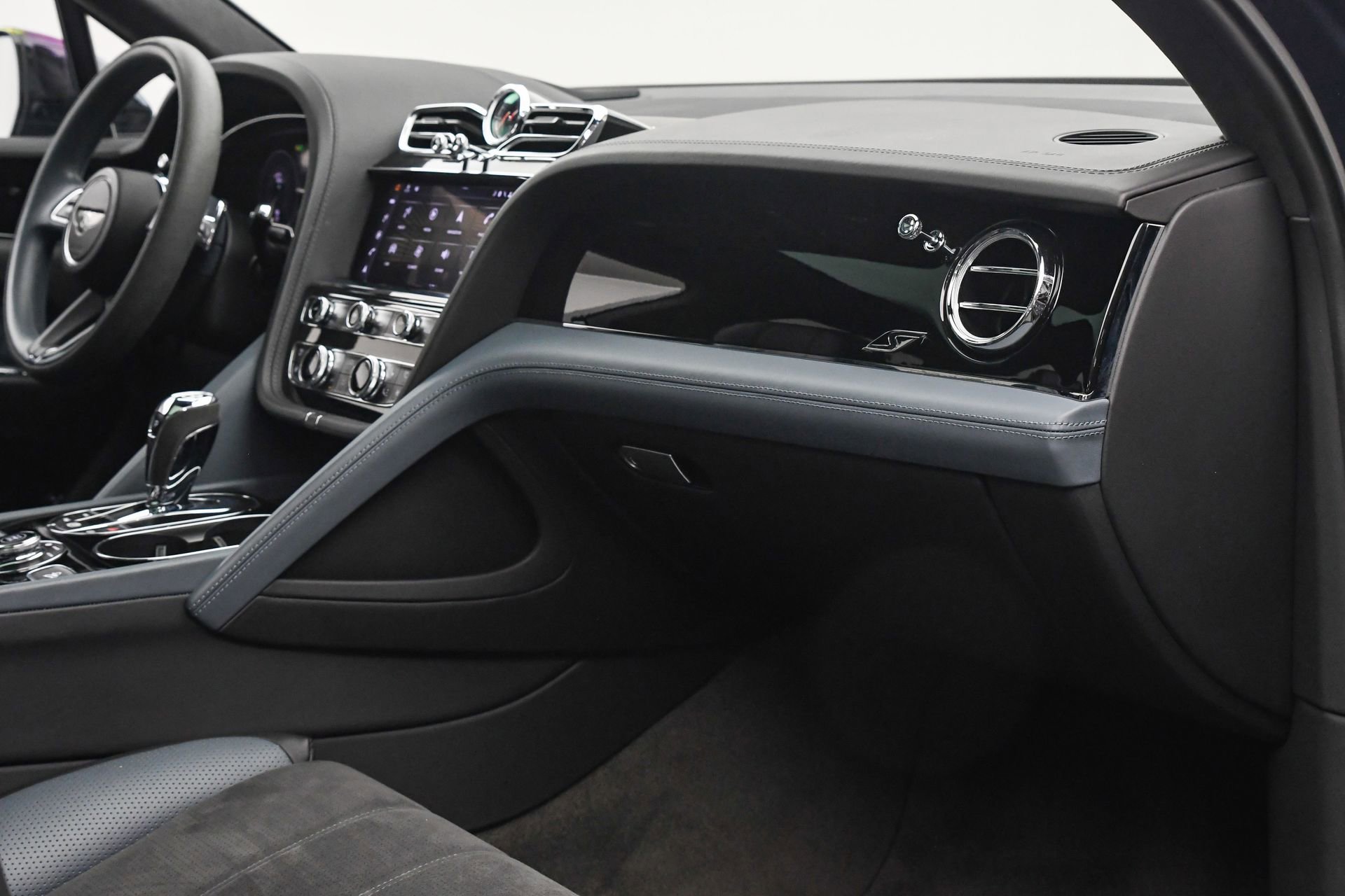 Used 2022 Bentley Bentayga S image 21