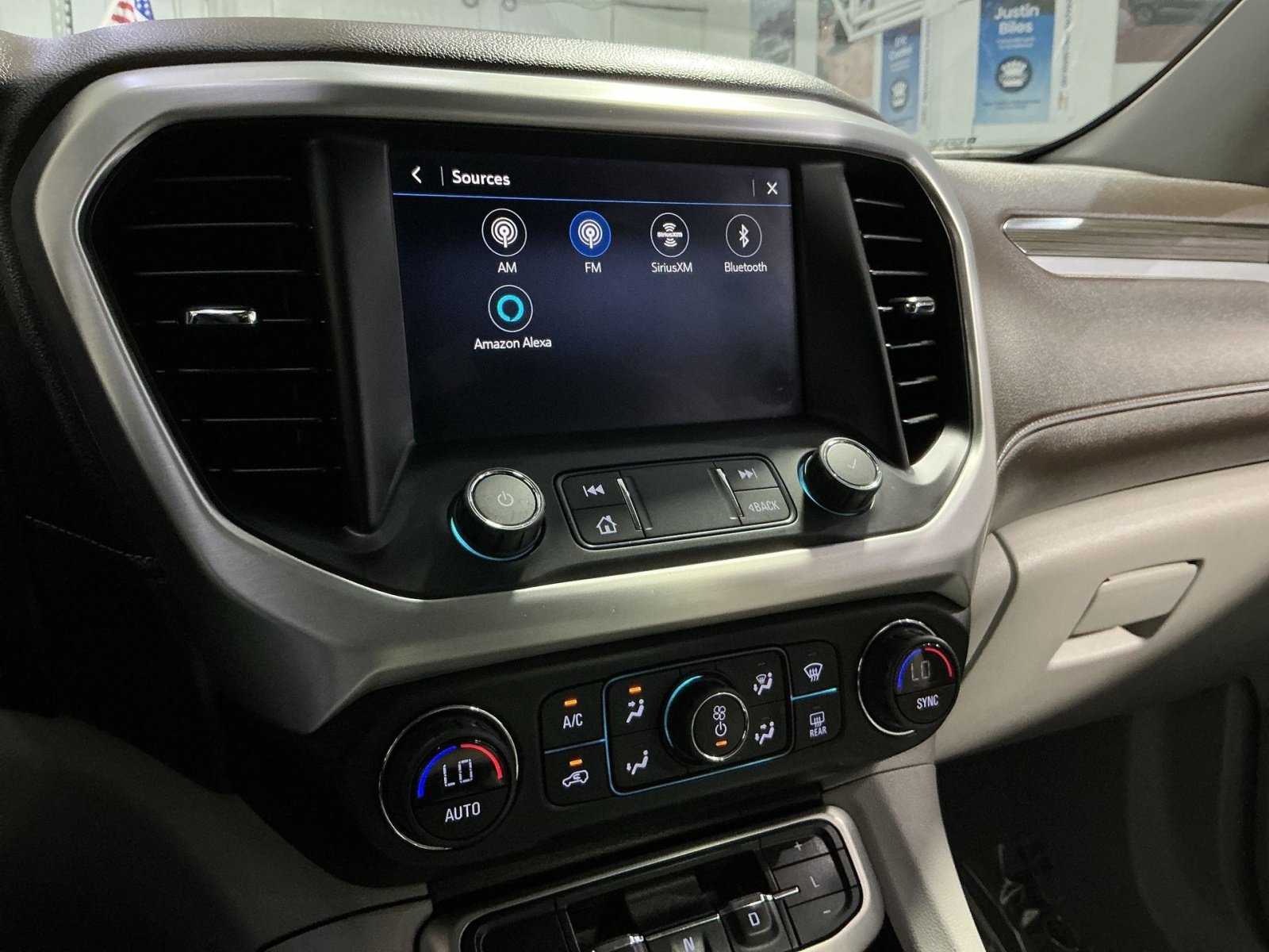 Used 2020 GMC Acadia SLT w/ Driver Alert Package II FWD image 19