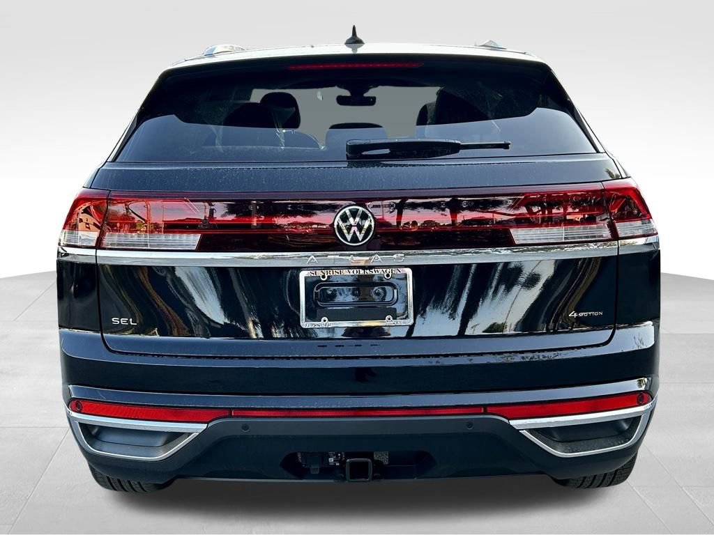 Used 2025 Volkswagen Atlas Cross Sport SEL image 5