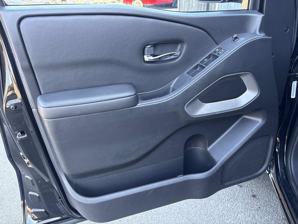 Used 2023 Nissan Frontier SV image 23