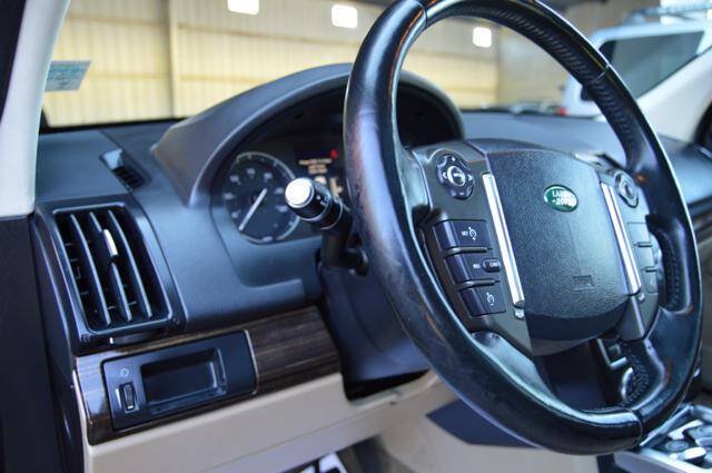 Used 2013 Land Rover LR2 HSE AWD/4WD image 30