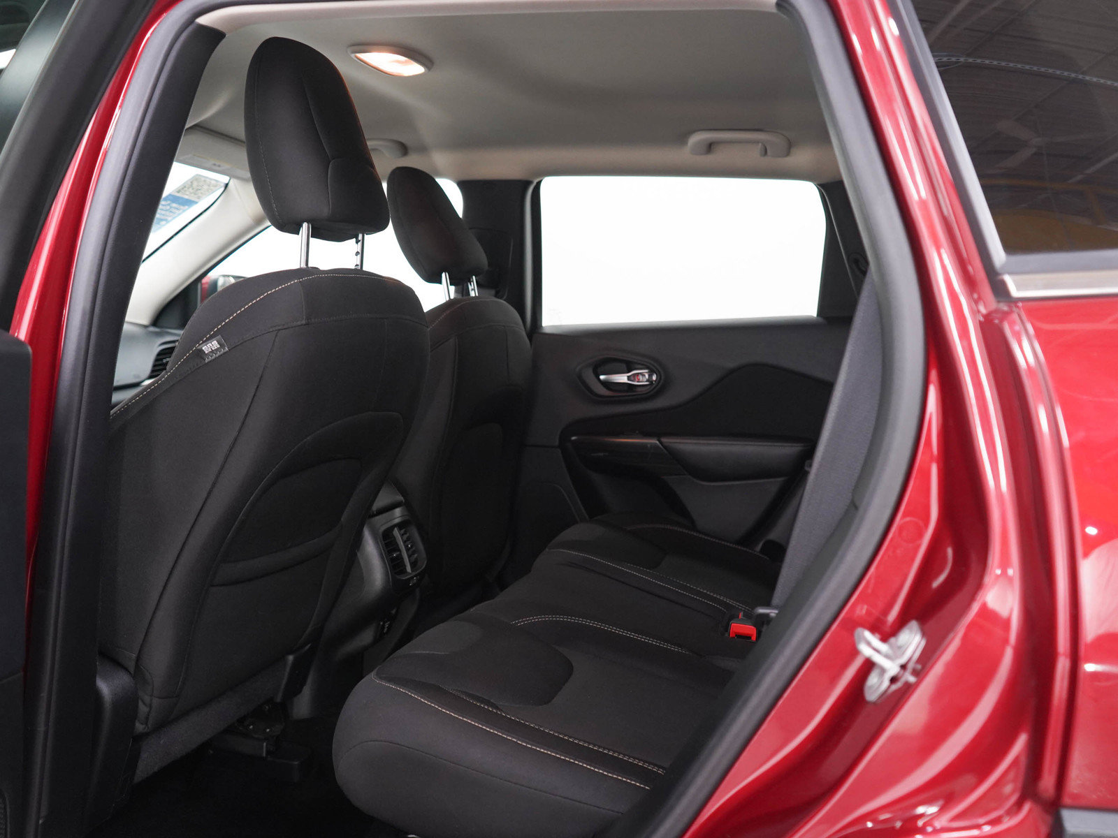 Used 2015 Jeep Cherokee Latitude AWD/4WD image 17