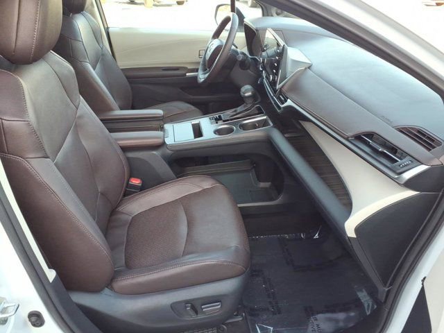 Used 2021 Toyota Sienna Platinum FWD image 16
