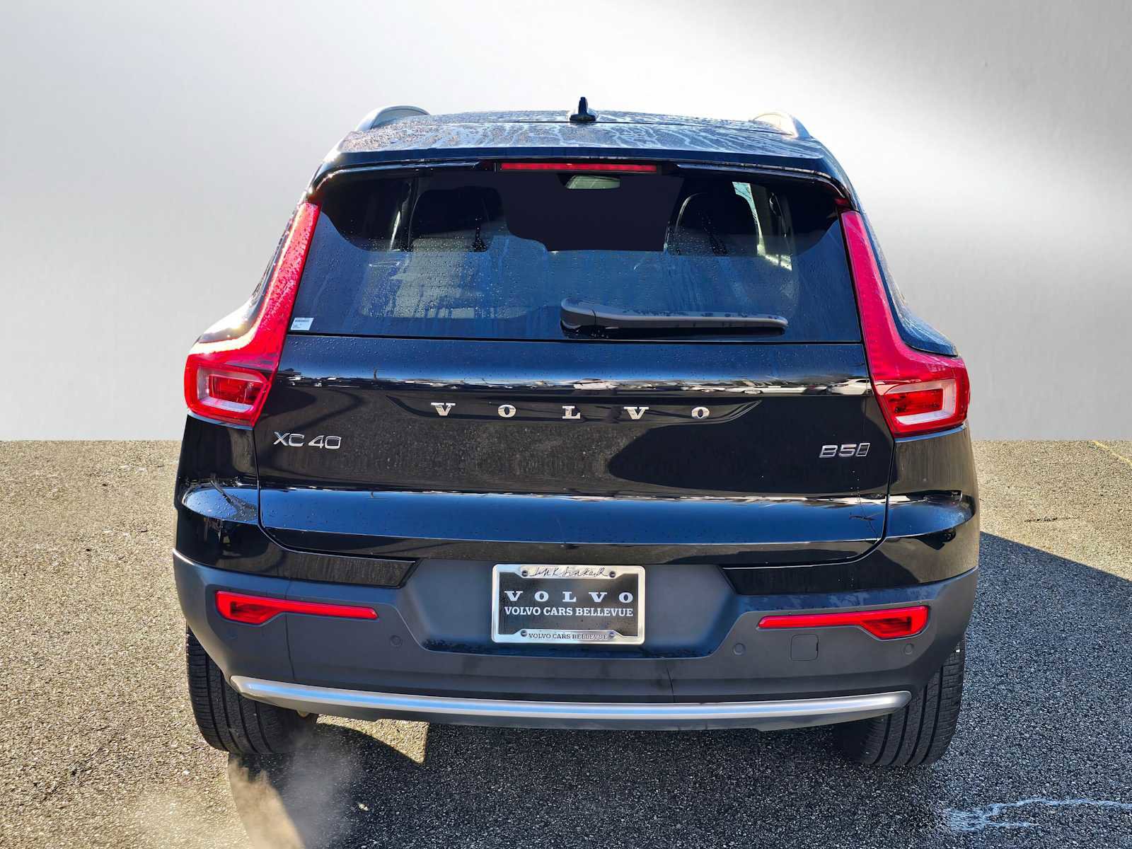 Used 2025 Volvo XC40 B5 Plus w/ Climate Package image 4