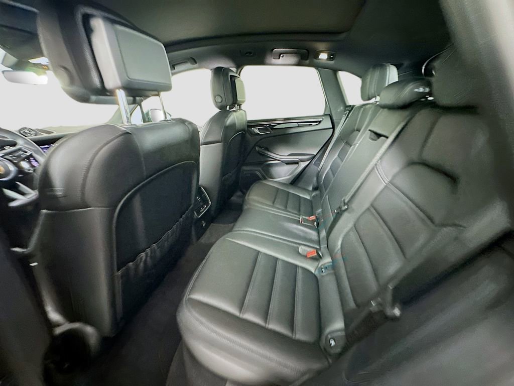 Certified 2026 Porsche Macan AWD/4WD image 23