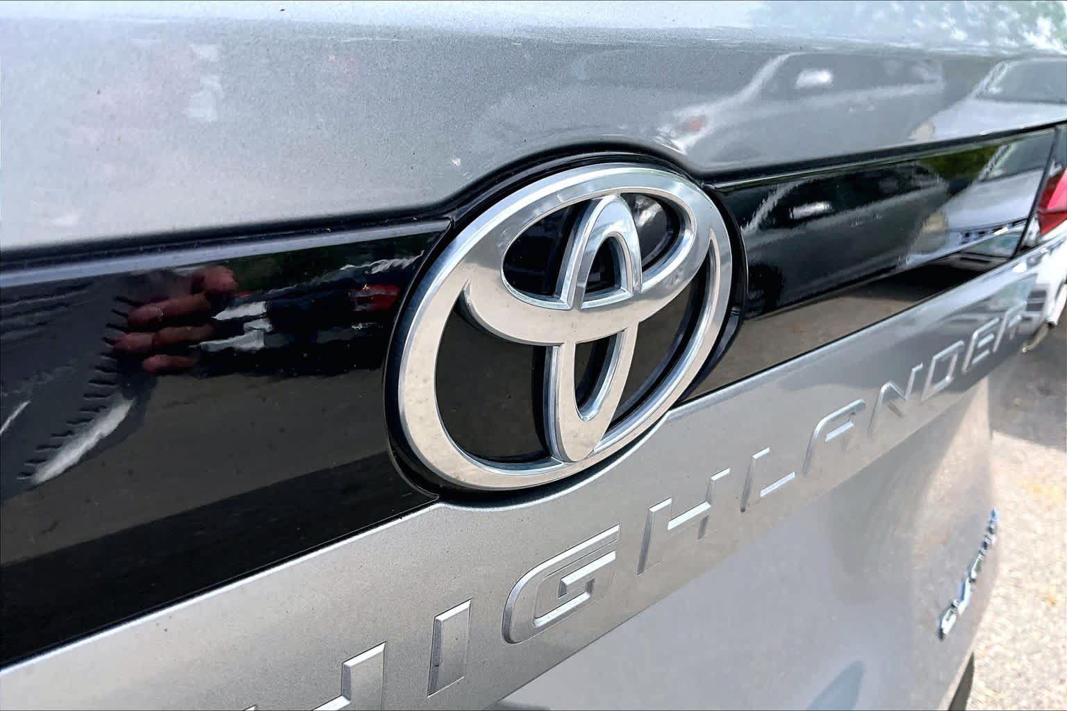 Certified 2024 Toyota Grand Highlander AWD image 30