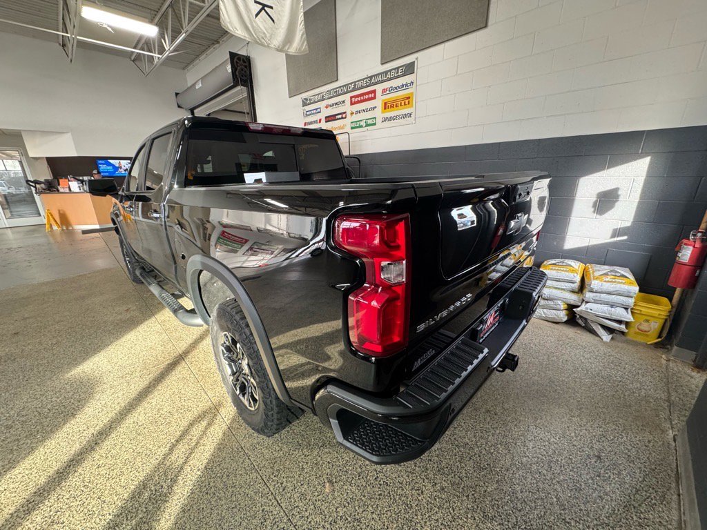 Used 2024 Chevrolet Silverado 1500 ZR2 w/ Technology Package image 7