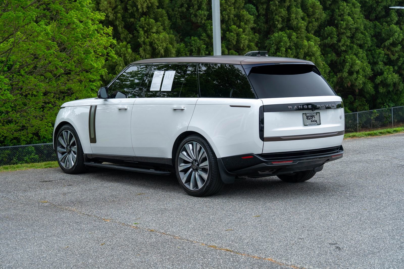 Used 2023 Land Rover Range Rover SV AWD/4WD image 2