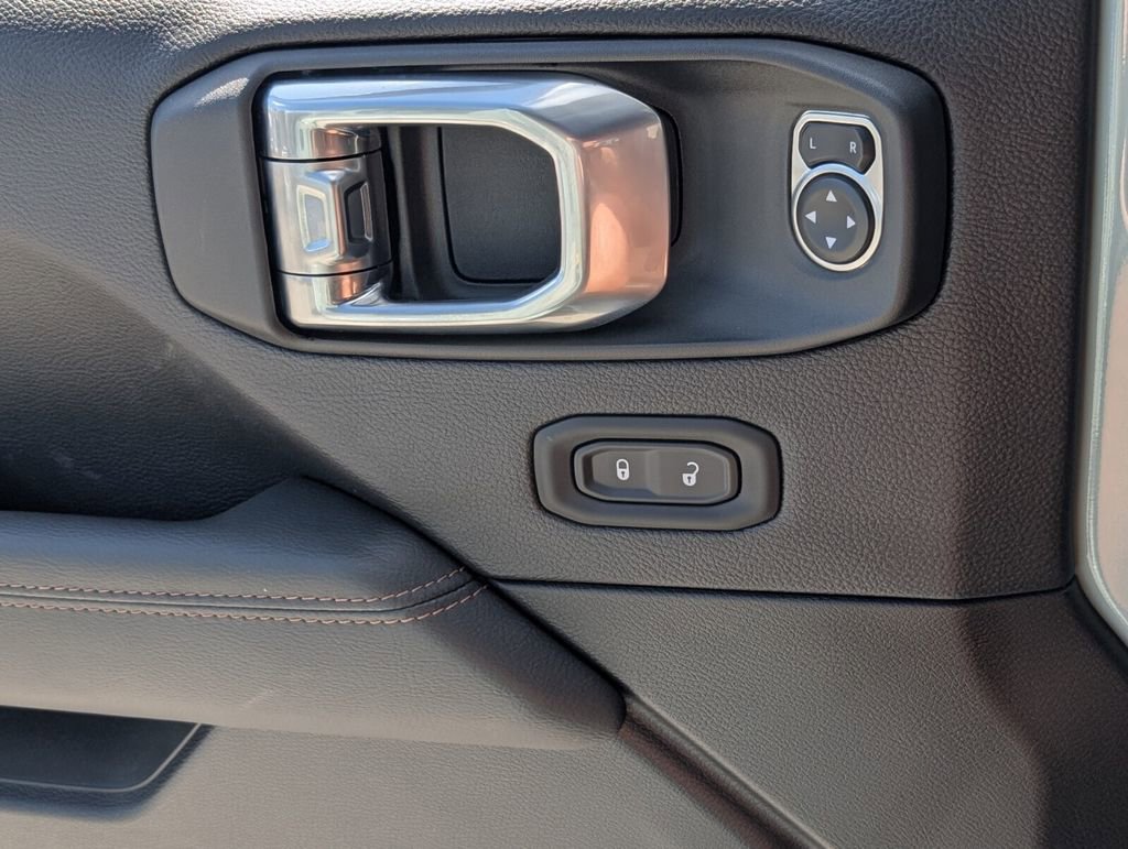 Used 2023 Jeep Wrangler Unlimited Rubicon 392 image 29
