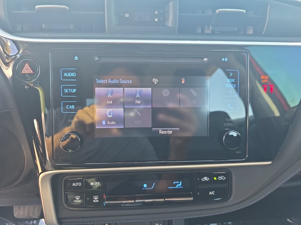 Used 2018 Toyota Corolla SE FWD image 18