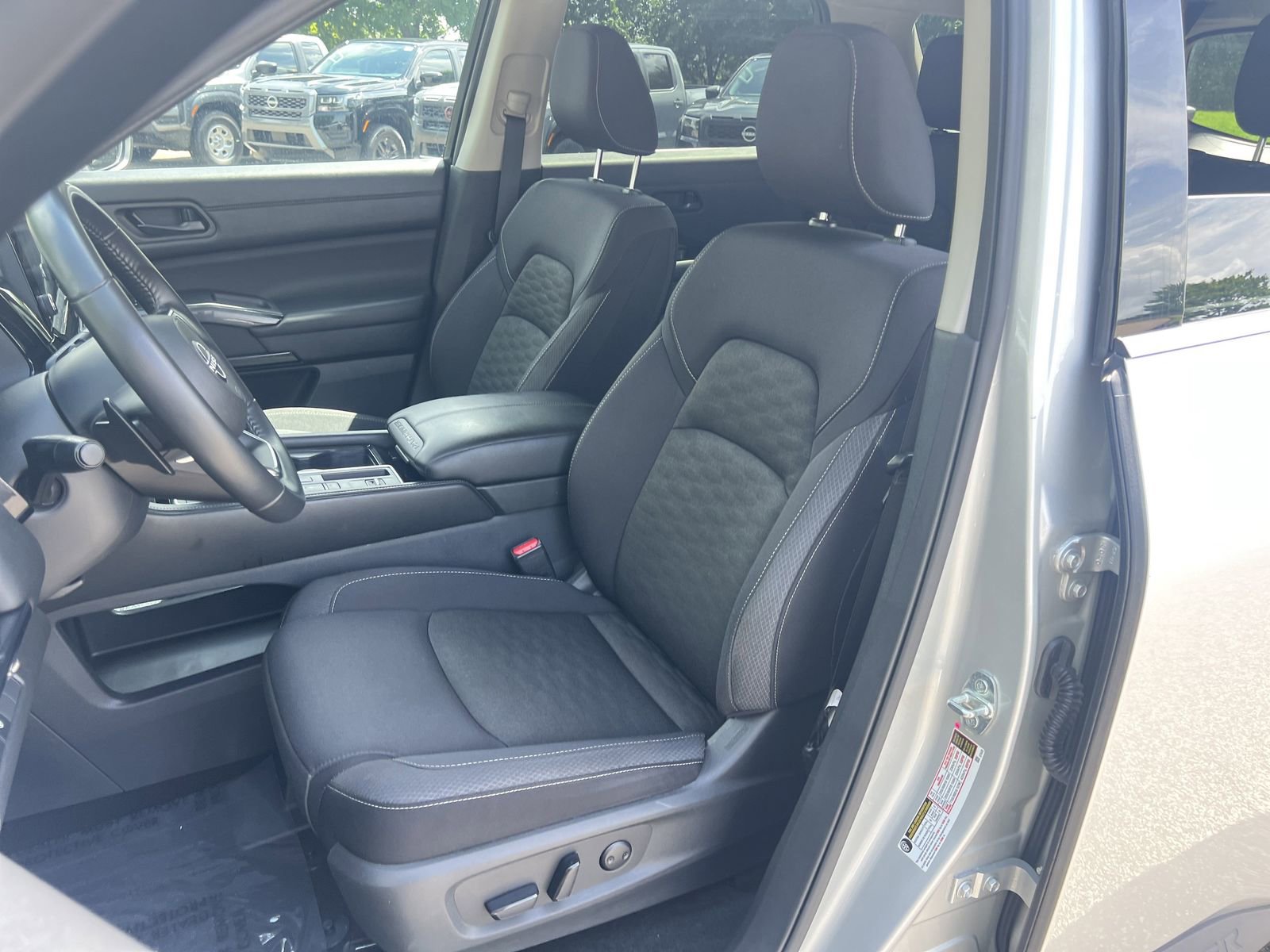 Certified 2024 Nissan Pathfinder SV FWD image 14