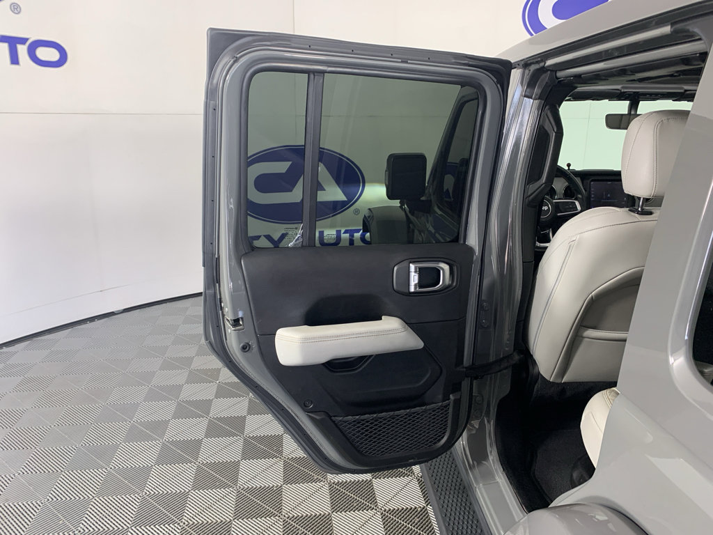 Used 2022 Jeep Wrangler Unlimited Sahara image 30
