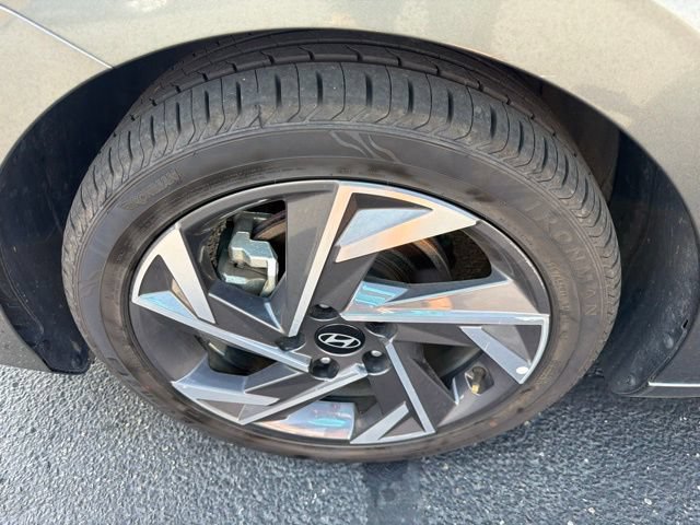 Used 2025 Hyundai Elantra SEL FWD image 30