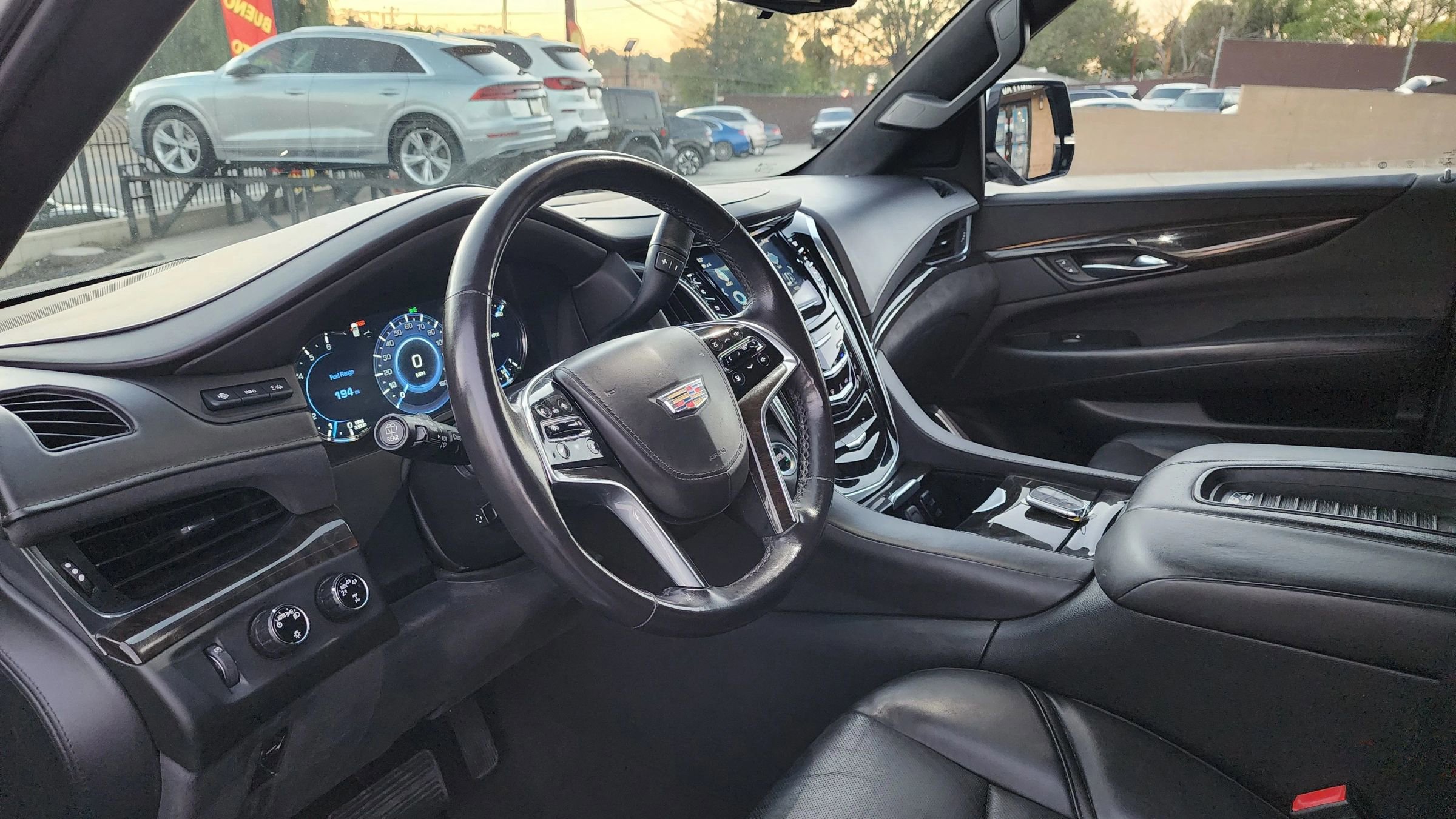 Used 2020 Cadillac Escalade Platinum image 9