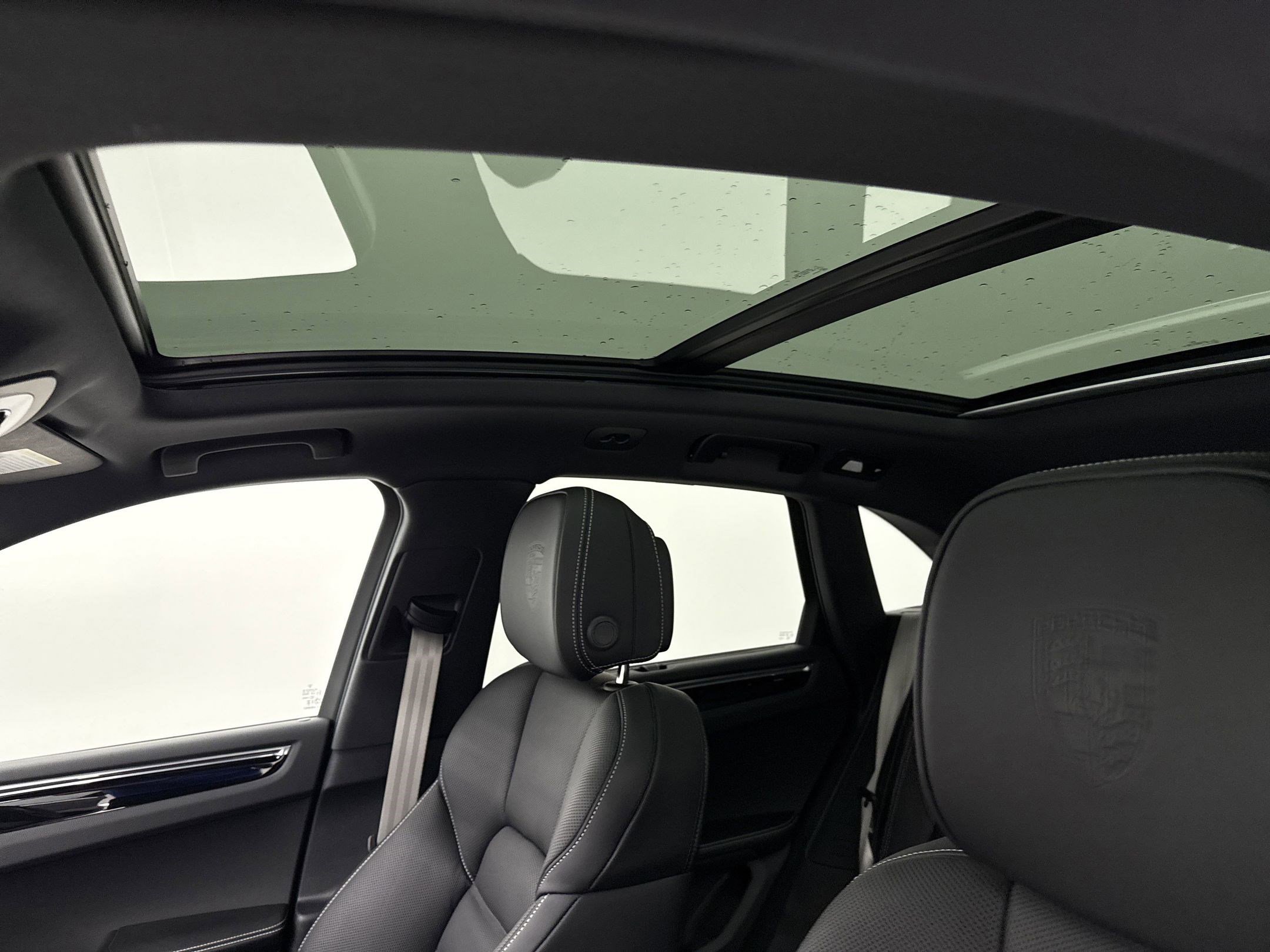 Used 2025 Porsche Macan Turbo image 14