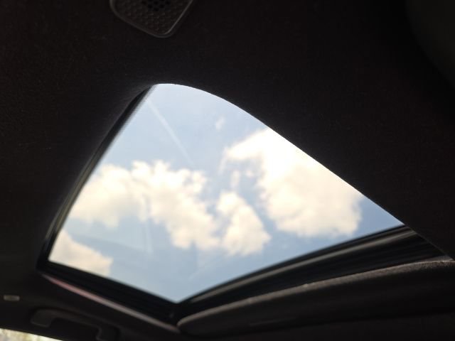 Used 2024 Toyota Corolla Cross SE w/ Moonroof Package image 2