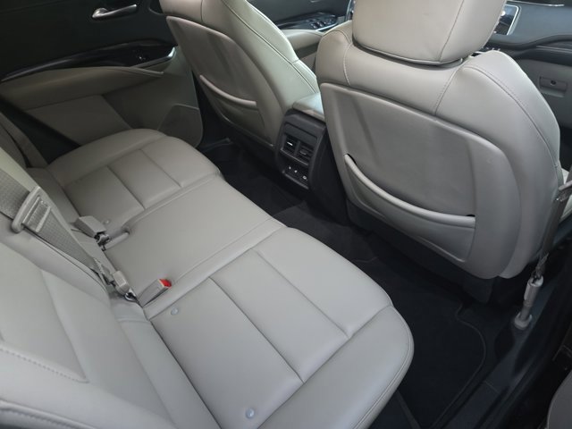 Used 2020 Cadillac XT4 Luxury w/ Cold Weather Package image 11