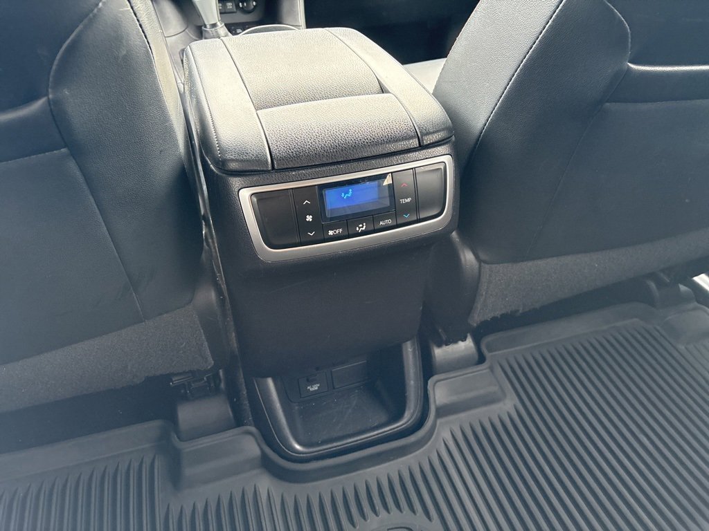 Used 2018 Toyota Highlander XLE image 26
