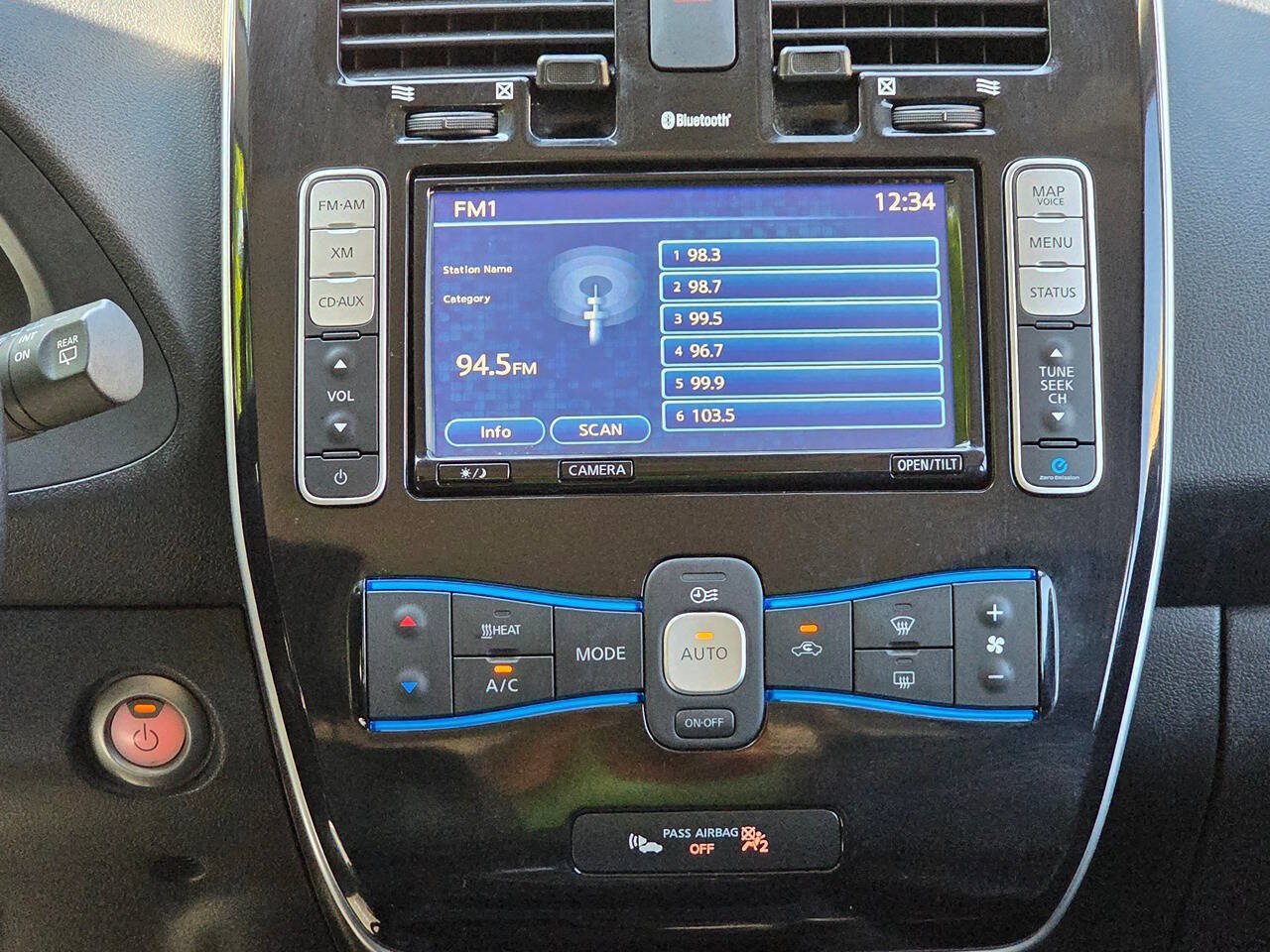 Used 2015 Nissan Leaf SL w/ Premium Package FWD image 23