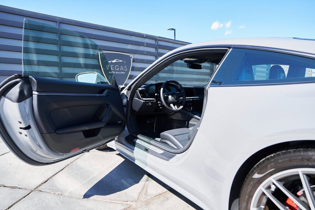 Used 2024 Porsche 911 Carrera 4S w/ Premium Package image 24