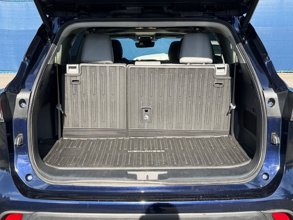 Used 2022 Toyota Highlander XLE AWD/4WD image 23