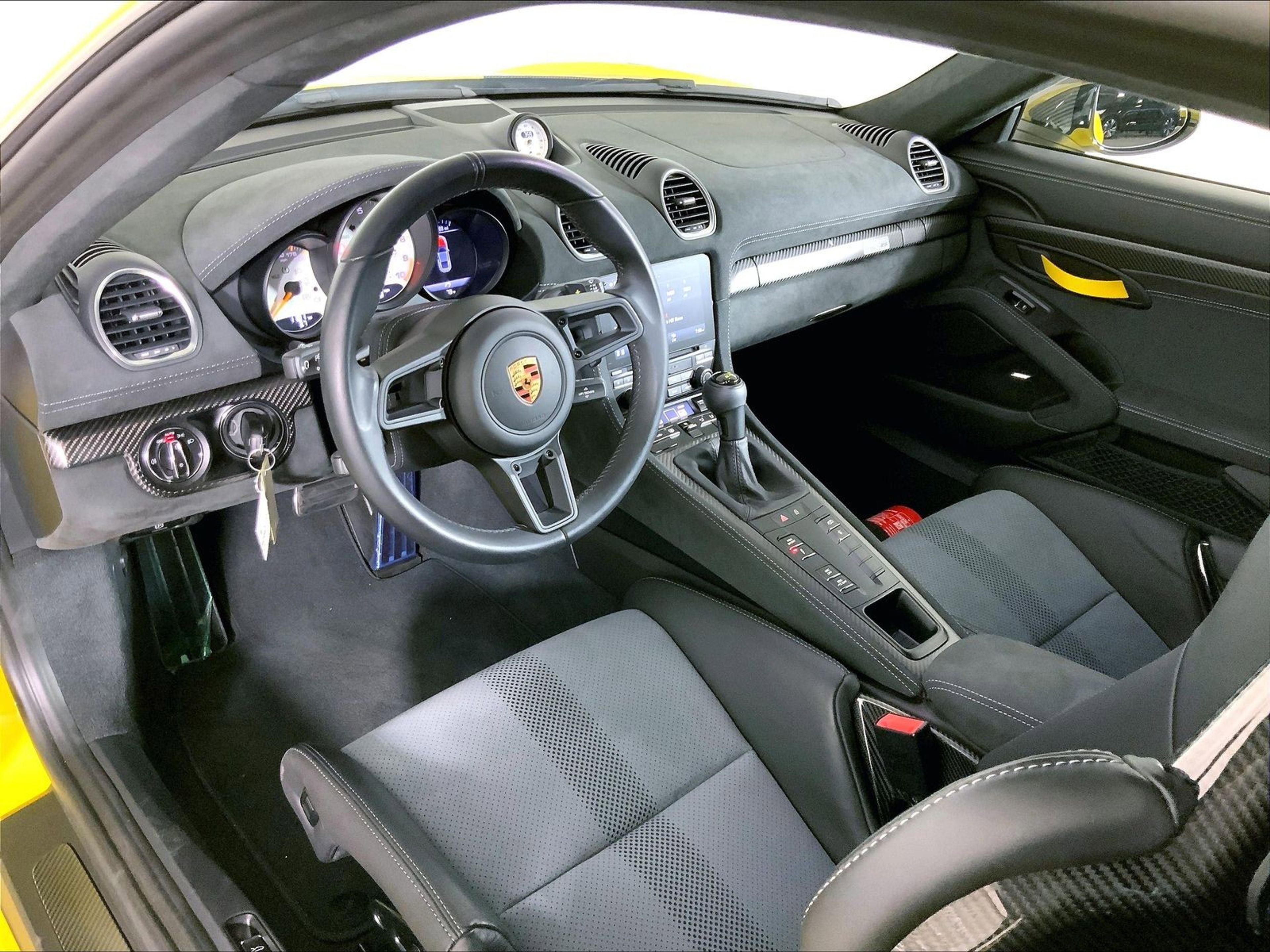 Certified 2024 Porsche 718 Cayman GT4 RS RWD image 4