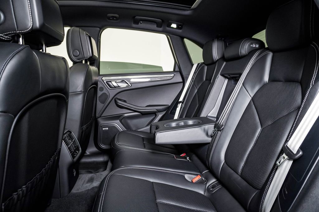 Certified 2025 Porsche Macan GTS image 17