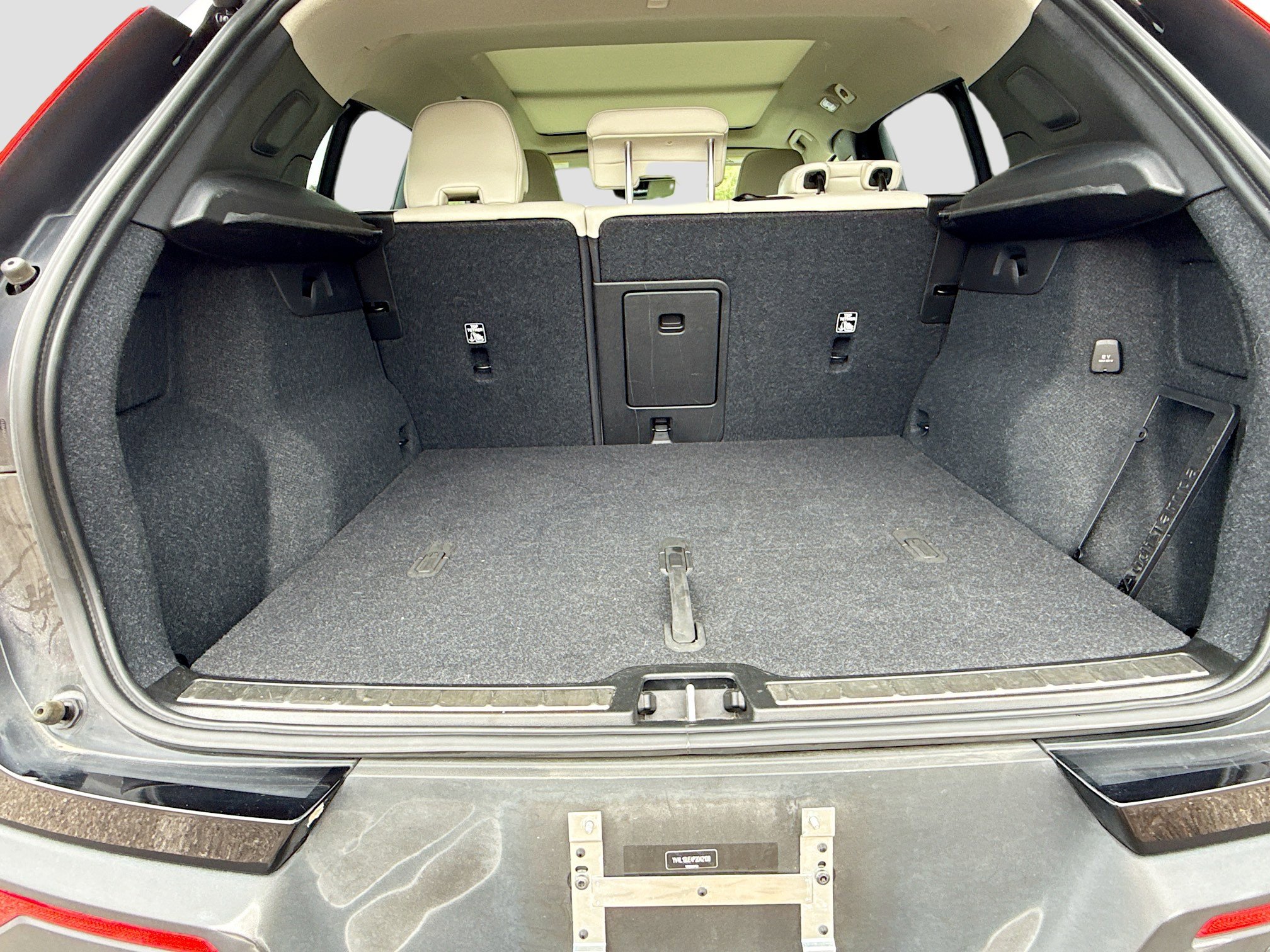 Used 2023 Volvo XC40 B5 Plus image 12