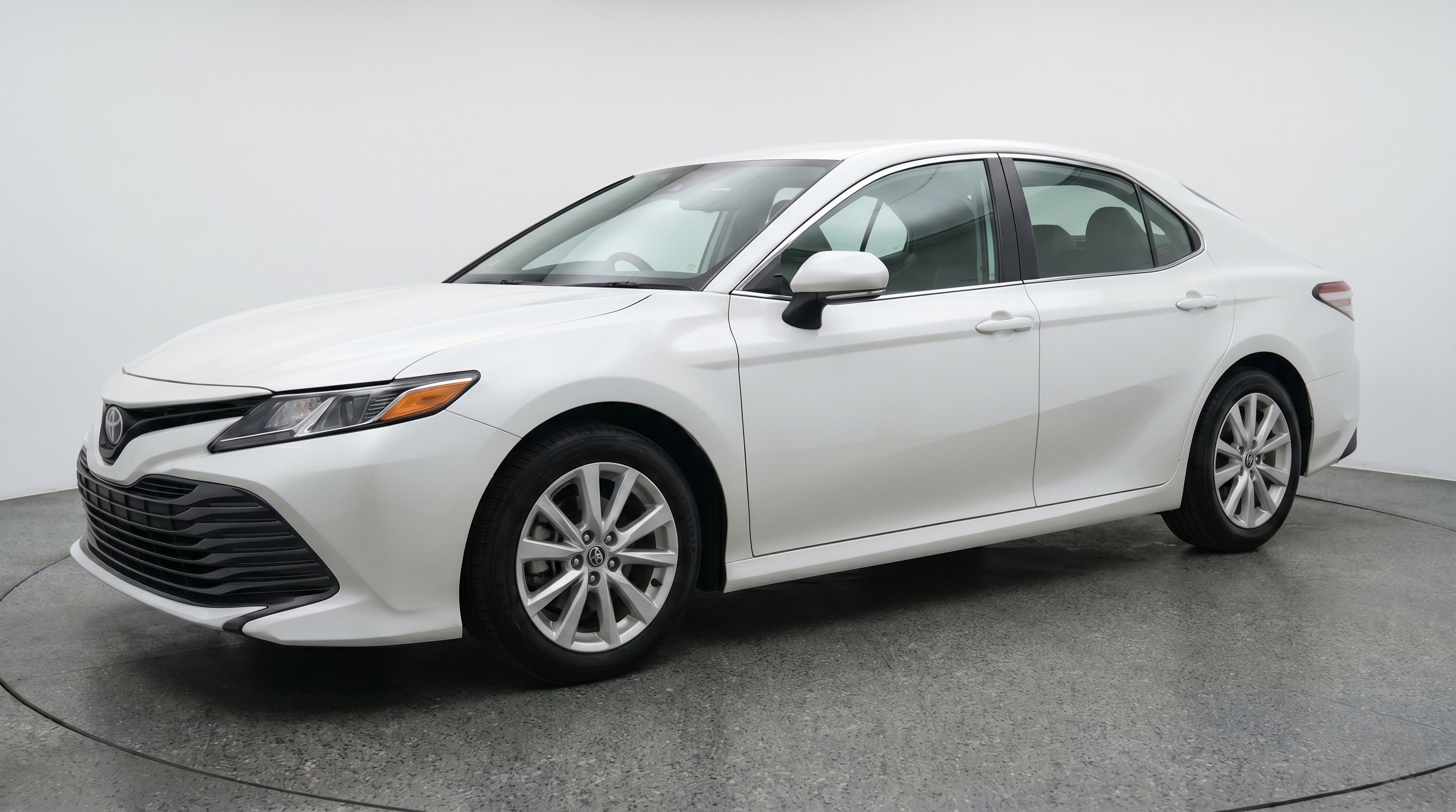 Used 2025 Toyota Camry LE FWD image 3