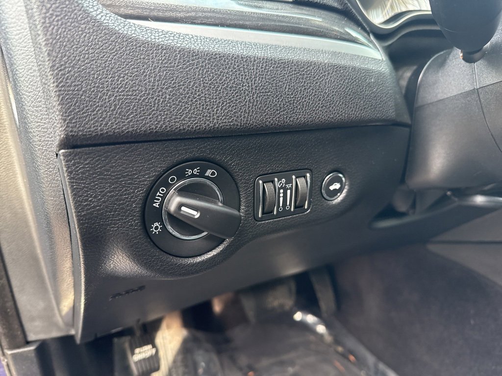 Used 2017 Chrysler 300 Limited image 16