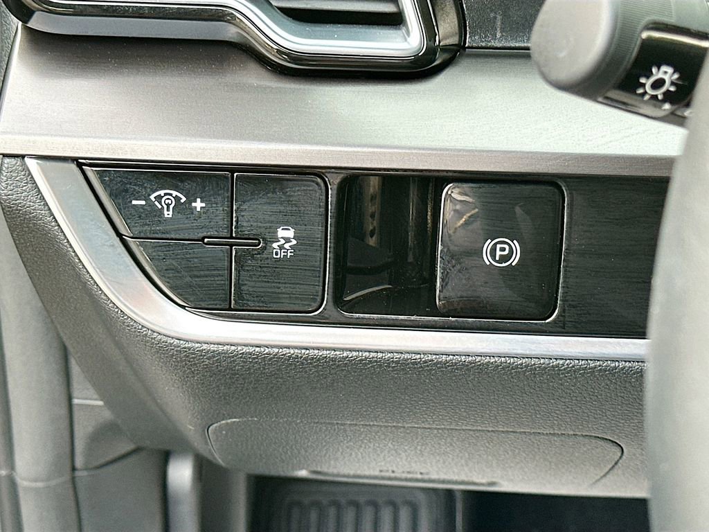 Certified 2025 Kia Sportage EX image 10
