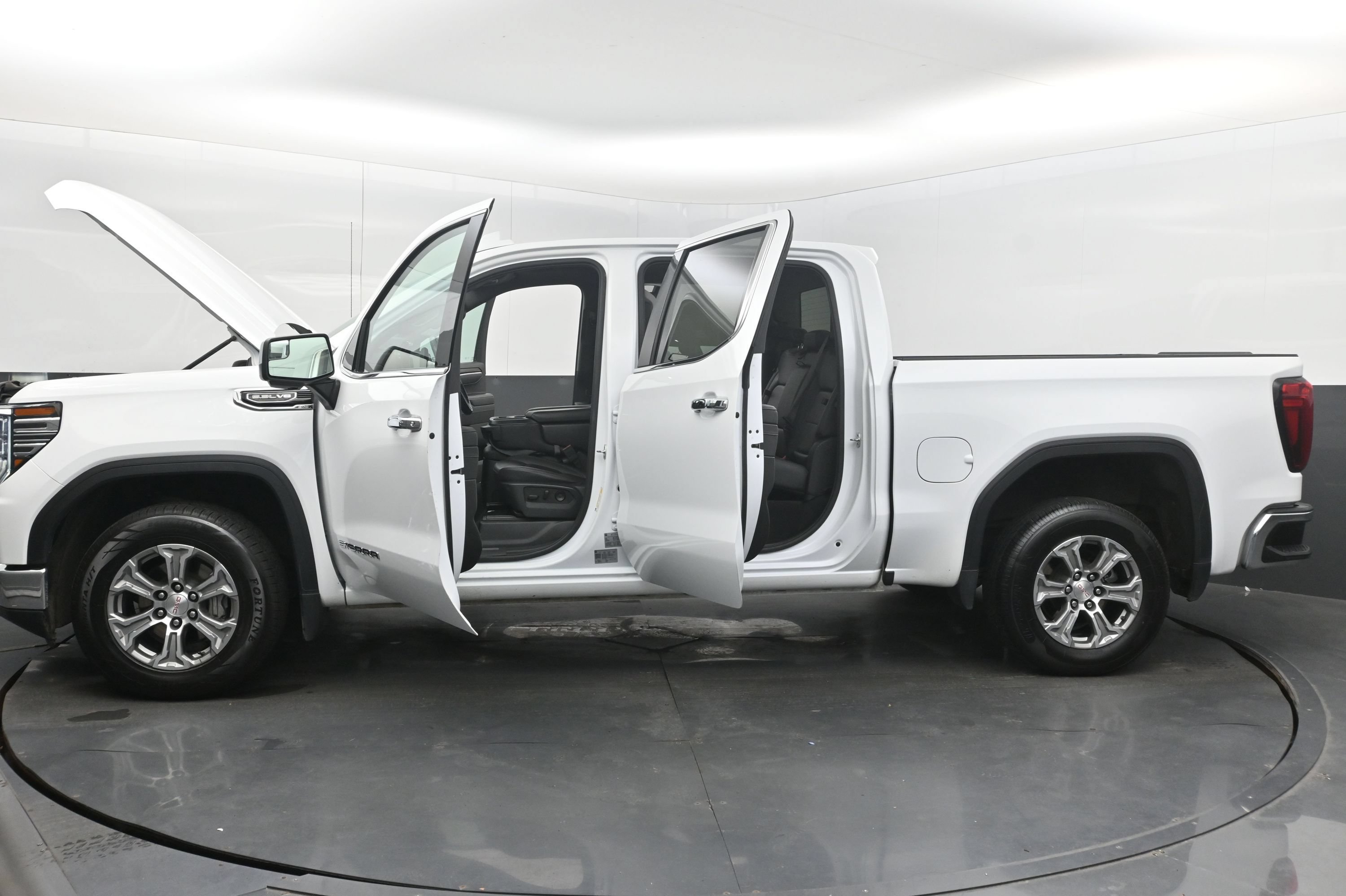 Used 2025 GMC Sierra 1500 SLT RWD image 41