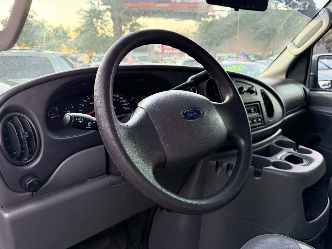 Used 2005 Ford E-250 and Econoline 250 Extended image 10