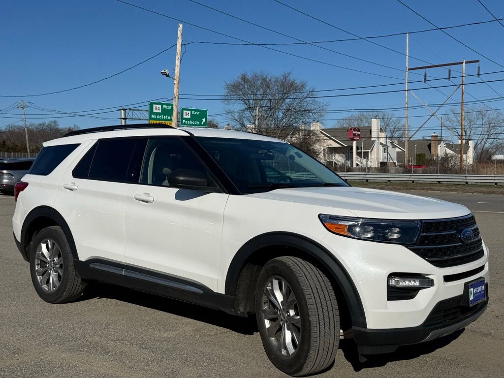 Used 2023 Ford Explorer XLT w/ Equipment Group 202A image 3