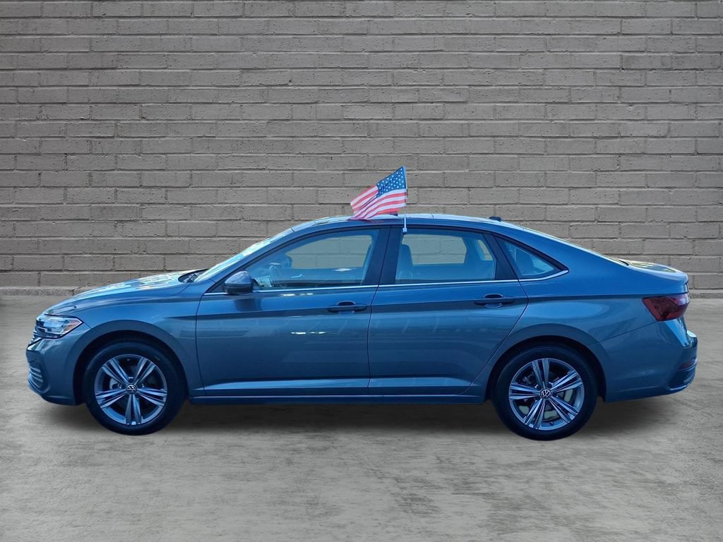 Certified 2023 Volkswagen Jetta SE w/ Panoramic Sunroof Package FWD image 5